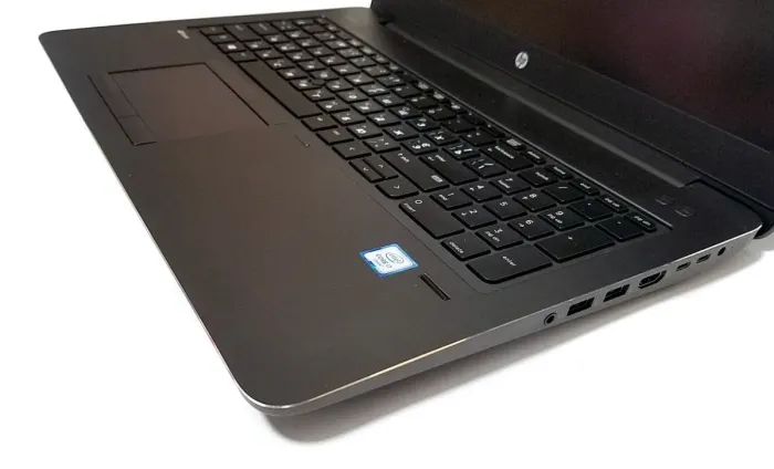 Мобільна робоча станція HP ZBook 15 G3 / 15.6" (1920x1080) TN / Intel Core i7-6700HQ (4 (8) ядра по 2.6 - 3.5 GHz) / 16 GB DDR4 / 256 GB SSD M.2 / AMD FirePro W5170M, 2 GB GDDR5, 128-bit / WebCam / Win 10 Pro б/в - зображення 4