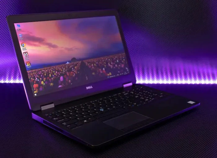 Ноутбук Б-клас Dell Latitude E5570 / 15.6" TN / Core i5-6300U (2(4) ядра по 2.4-3GHz) / 4GB DDR4 / 256GB SSD / HD Graphics 520 / WebCam / HDMI б/в - зображення 3