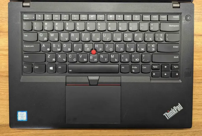Ноутбук Lenovo ThinkPad T480 / 14" (1366x768) TN / Intel Core i5-8250U (4 (8) ядра по 1.6 - 3.4 GHz) / 16 GB DDR4 / 480 GB SSD / Intel UHD Graphics 620 / WebCam / TouchID / Windows 10 б/в - зображення 3