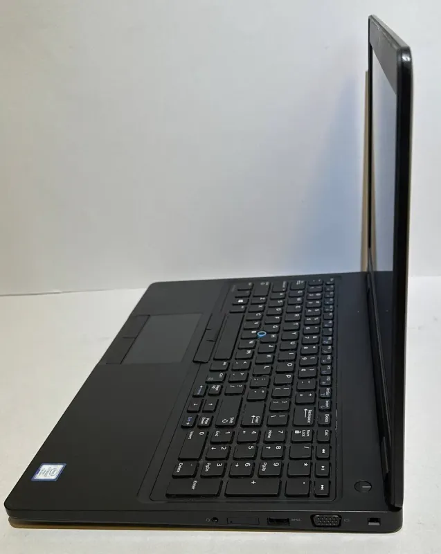 Мобільна робоча станція Dell Precision 3520 / 15,6" (1920x1080) IPS / Intel Core i7-7820HQ (4 (8) ядра по 2,9 - 3,9 ГГц) / 16 ГБ DDR4 / 256 ГБ SSD / nVidia Quadro M620, 2 ГБ GDDR5, 128-біт / WebCam / HDMI б/в - изображение 7