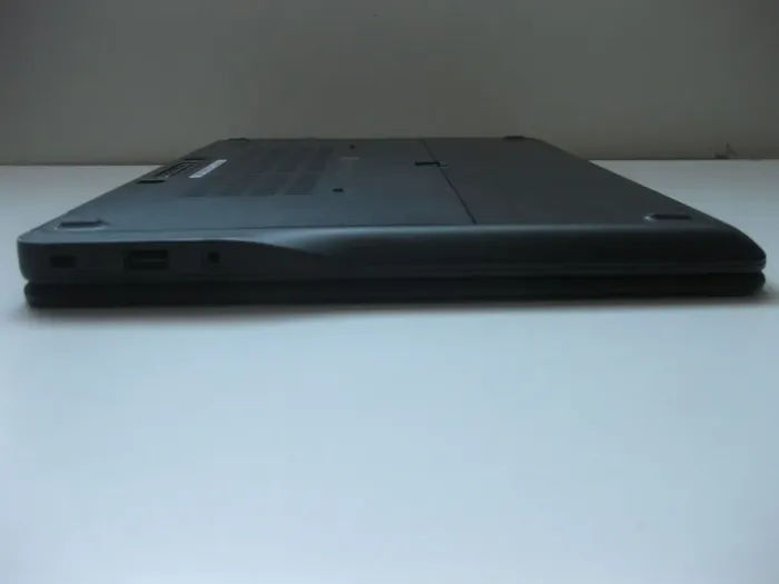 Ультрабук Dell Latitude E7450 / 14" (1920x1080) IPS / Intel Core i7-5600U (2 (4) ядра по 2.6 - 3.2 GHz) / 8 GB DDR3 / 256 GB SSD / Intel HD Graphics 5500 / WebCam б/в - зображення 4