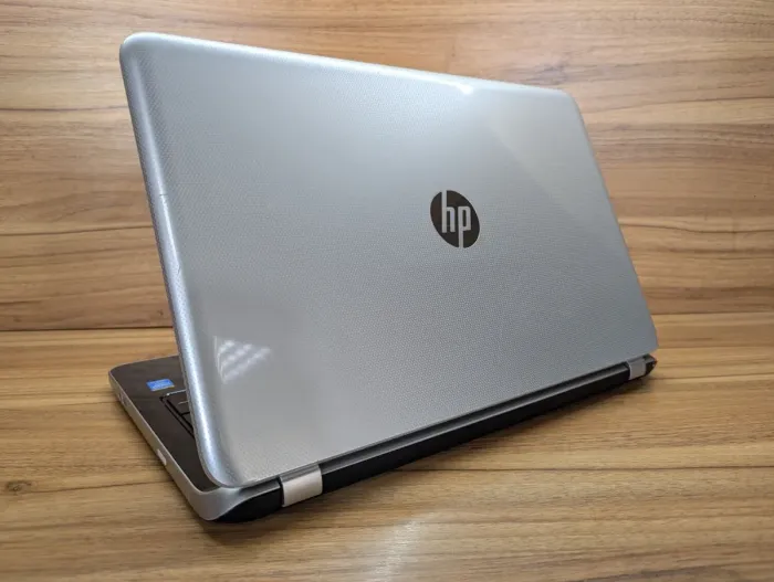 Ноутбук HP Pavilion 15-n040us / 15.6" (1366x768) TN Touch / Intel Core i3-4005U (2 (4) ядра по 1.7 GHz) / 8 GB DDR3 / 240 GB SSD / Intel HD Graphics 4400 / WebCam / Windows 10 б/в - зображення 6