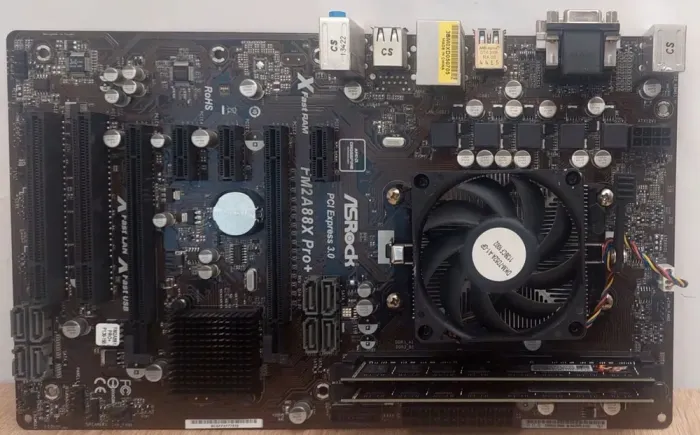 Комплект: Материнська плата ASRock FM2A88X PRO+ / FM2 / AMD A8-6600K (4 ядра по 3.9 - 4.2 GHz) / 16 GB DDR3 / AMD Radeon HD 8570D б/в - зображення 2