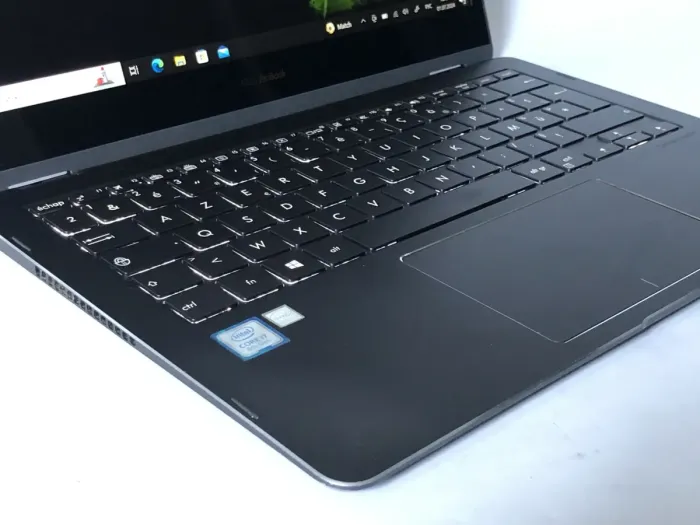 Ультрабук-трансформер Б-клас Asus ZenBook Flip S UX370U / 13.3" (1920x1080) IPS / Intel Core i7-8550U (4 (8) ядра по 1.8 - 4.0 GHz) / 16 GB DDR4 / 256 GB SSD / Intel UHD Graphics 620 / WebCam / Win 10 Pro б/в - зображення 9