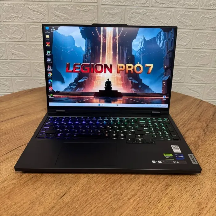 Ігровий ноутбук Lenovo Legion Pro 7 16IRX8H / 16" (2560x1600) IPS / Intel Core i9-14900HX (24 (32) ядра по 2.2 - 5.7 GHz) / 32 GB DDR5 / 1000 GB SSD NVMe / nVidia GeForce RTX 4090, 16 GB GDDR6, 256-bit / WebCam б/в - зображення 2