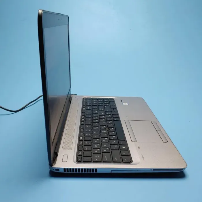 Ноутбук Б-клас HP ProBook 650 G2 / 15.6" (1366x768) TN / Intel Core i5-6300U (2 (4) ядра по 2.4 - 3.0 GHz) / 16 GB DDR4 / 480 GB SSD / AMD Radeon R7 M365X, 2 GB GDDR5, 128-bit / WebCam / Win 10 Pro б/в - зображення 4