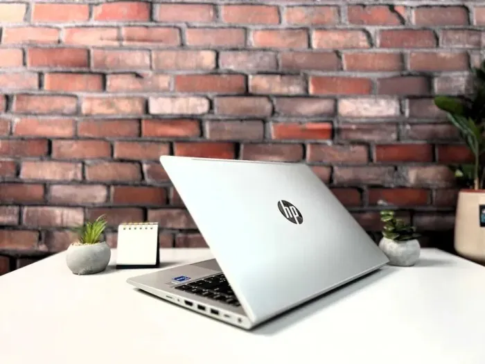 Ультрабук HP ProBook 440 G8 / 14" (1366x768) TN / Intel Core i5-1135G7 (4 (8) ядра по 2.4 - 4.2 GHz) / 8 GB DDR4 / 256 GB SSD / Intel Iris Xe Graphics / WebCam / Win 10 Pro б/в - зображення 5