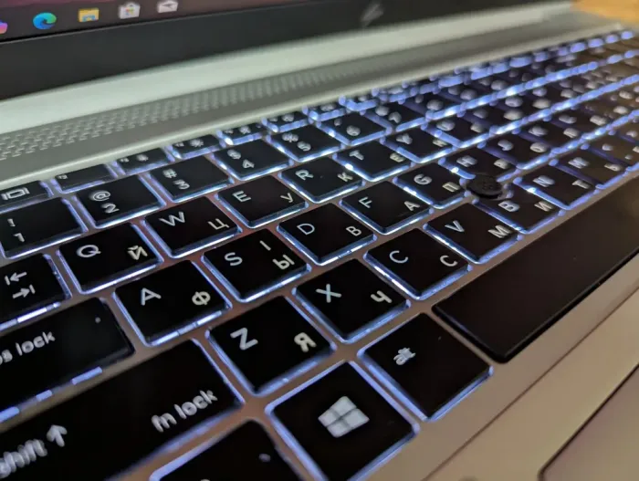 Ультрабук HP EliteBook 850 G5 / 15.6" (1920x1080) IPS / Intel Core i7-8550U (4 (8) ядра по 1.8 - 4.0 GHz) / 16 GB DDR4 / 512 GB SSD / Intel UHD Graphics 620 / WebCam / TouchID / Windows 10 б/в - зображення 6