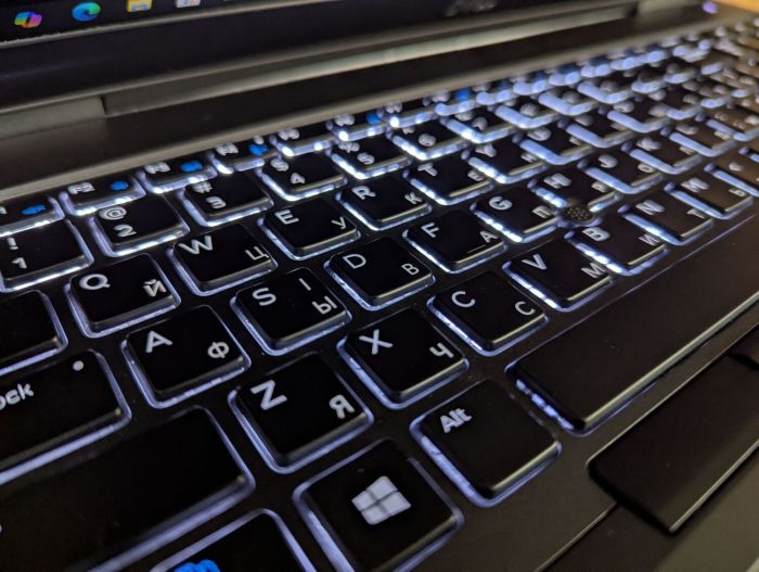 Мобільна робоча станція Dell Precision 7540 / 15,6" (1920x1080) IPS / Intel Core i7-9850H (6 (12) ядер по 2,6 - 4,6 ГГц) / 32 ГБ DDR4 / 512 ГБ SSD / nVidia Quadro T2000, 4 ГБ GDDR5, 128-біт / WebCam / Windows 10 б/в - изображение 6