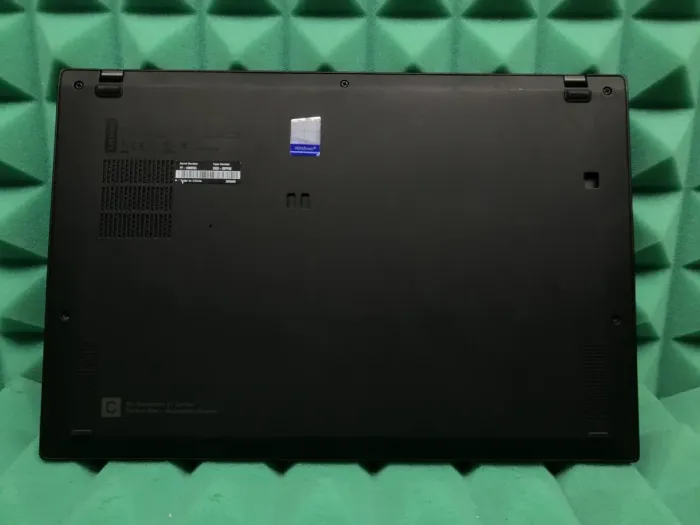 Ультрабук Б-клас Lenovo ThinkPad X1 Carbon (7th Gen) / 14" IPS Touch / Core i5-8365U (4(8) ядра по 1.6-4.1GHz) / 16GB DDR3 / 256GB SSD M.2 / UHD Graphics 620 / WebCam / Fingerprint / б/в - зображення 6