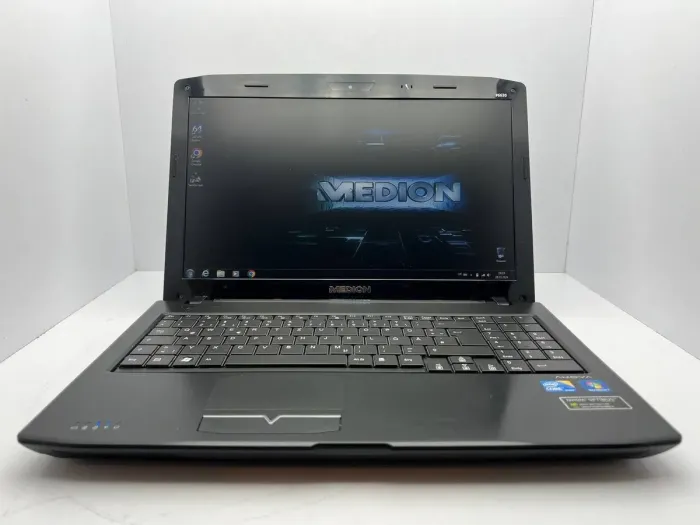 Ноутбук Medion Akoya P6630 / 15.6" (1366x768) TN / Intel Core i3-390M (2 (4) ядра по 2.66 GHz) / 4 GB DDR3 / 640 GB HDD / nVidia GeForce GT 540M, 1 GB GDDR3, 128-bit / WebCam б/в - зображення 2