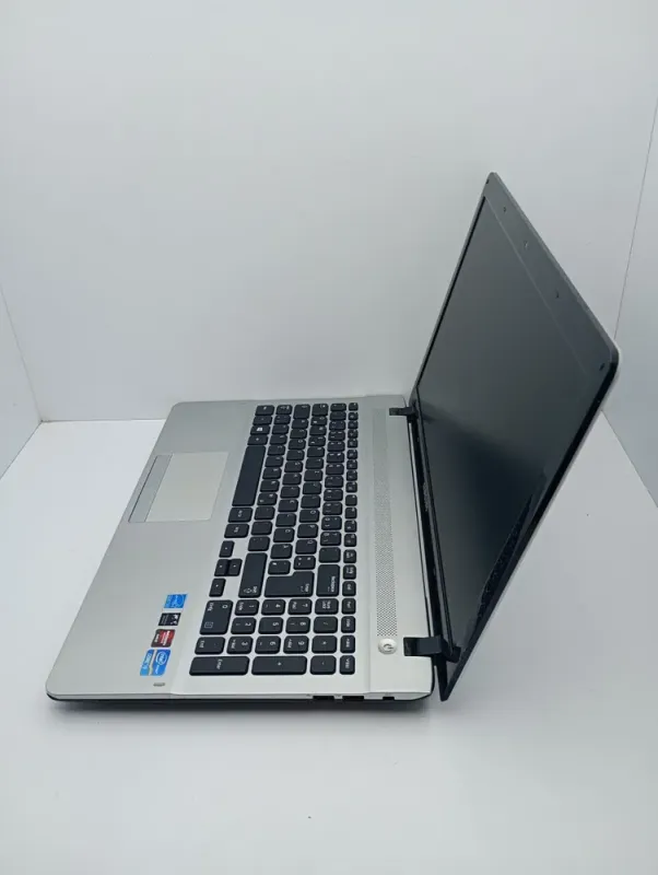 Ноутбук Samsung 300E / 15.6" (1366x768) TN / Intel Core i3-3120M (2 (4) ядра по 2.5 GHz) / 6 GB DDR3 / 500 GB HDD / Intel HD Graphics 4000 / WebCam б/в - зображення 6