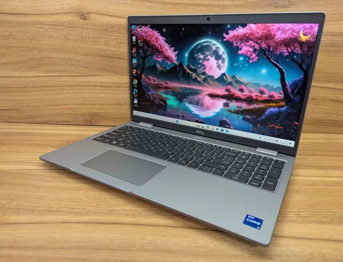 Ультрабук Dell Latitude 5530 / 15.6" (1920x1080) IPS / Intel Core i7-1265U (10 (12) ядер по 3.6 - 4.8 GHz) / 16 GB DDR4 / 512 GB SSD / Intel Iris Xe Graphics eligible / WebCam / Windows 11 б/в - зображення 5