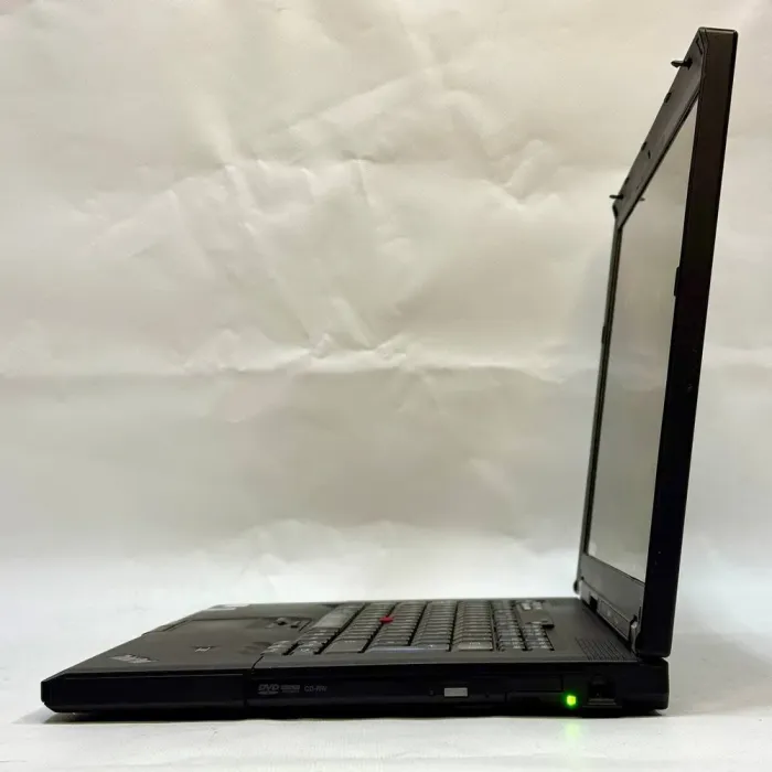 Ноутбук Lenovo ThinkPad T500 / 15.4" (1680x1050) TN / Intel Core 2 Duo P8600 (2 ядра по 2.4 GHz) / 4 GB DDR3 / 250 GB HDD / Mobile Intel 4 Series Express Chipset Family / DVD-ROM б/в - зображення 5