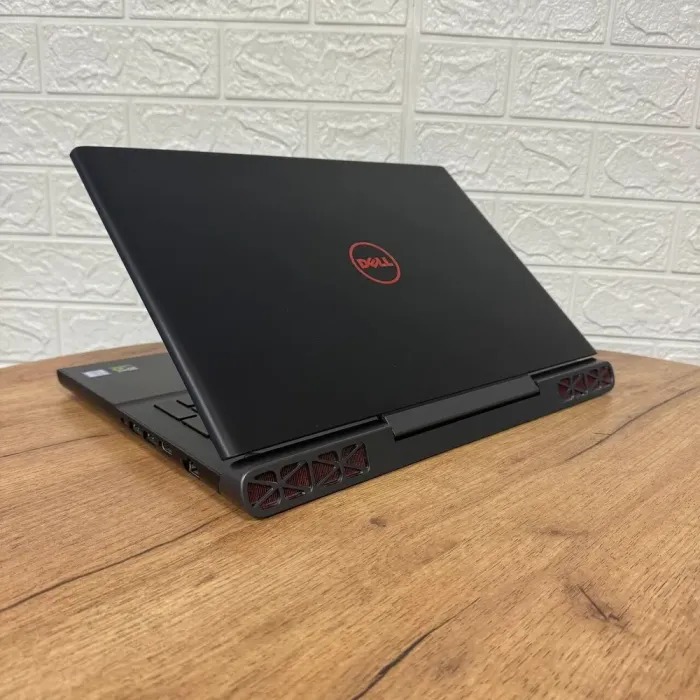Ігровий ноутбук Б-клас Dell Inspiron 15 Gaming 7567 / 15.6" (1920x1080) TN / Intel Core i7-7700HQ (4 (8) ядра по 2.8 - 3.8 GHz) / 16 GB DDR4 / 120 GB SSD + 1000 GB HDD / nVidia GeForce GTX 1050 Ti, 4 GB GDDR5, 128-bit / WebCam б/в - зображення 6
