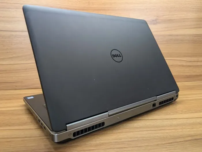 Мобільна робоча станція Dell Precision 7720 / 17.3" (1920x1080) IPS / Intel Core i7-7920HQ (4 (8) ядра по 3.1 - 4.1 GHz) / 32 GB DDR4 / 512 GB SSD + 500 GB HDD / nVidia Quadro P3000, 6 GB GDDR5, 192-bit / WebCam / Windows 10 б/в - зображення 6