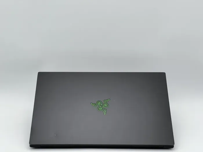Ігровий ноутбук Razer Blade 15 RZ09-02385E92 / 15.6" (1920x1080) IPS / Intel Core i7-8750H (6 (12) ядер по 2.2 - 4.1 GHz) / 16 GB DDR4 / 480 GB SSD / nVidia GeForce GTX 1060 Max-Q, 6 GB GDDR5, 192-bit / WebCam б/в - зображення 5