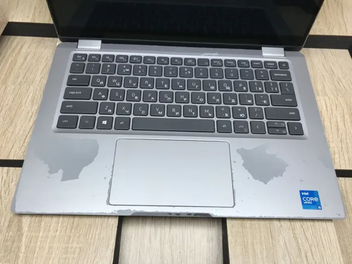 Ультрабук Б-клас Dell Latitude 5320 / 13.3" (1920x1080) IPS Touch / Intel Core i5-1145G7 (4 (8) ядра по 2.6 - 4.4 GHz) / 8 GB DDR4 / 256 GB SSD M.2 / Intel Iris Xe Graphics / WebCam / USB 3.2 / HDMI / Windows 10 б/в - зображення 4