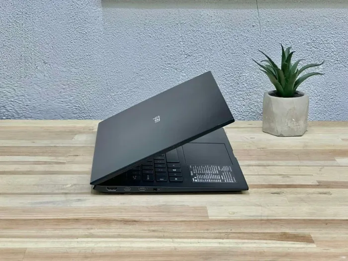 Ультрабук LG Gram 14Z90P / 14" (1920x1080) IPS / Intel Core i7-1165G7 (4 (8) ядра по 2.8 - 4.7 GHz) / 8 GB DDR4 / 512 GB SSD / Intel Iris Xe Graphics / WebCam / Win 11 Home б/в - зображення 6