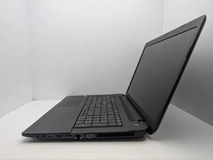 Ноутбук Toshiba Satellite C70D-B / 17.3" (1600x900) TN / AMD A4-5000 (4 ядра по 1.5 GHz) / 8 GB DDR3 / 750 GB HDD / AMD Radeon HD 8330 Graphics / WebCam / DVD-ROM б/в - зображення 5