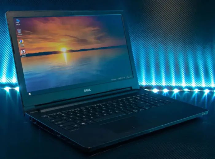 Ноутбук Dell Latitude 3570 / 15.6" TN / Core i3-6100U (2(4) ядра по 2.3GHz) / 4GB DDR3 / 500GB HDD / HD Graphics 520 / WebCam / USB 3 б/в - зображення 3