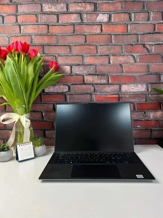 Мобільна робоча станція Dell Precision 5550 / 15.6" (1920x1080) IPS / Intel Core i9-10885H (8 (16) ядер по 2.4 - 5.1 GHz) / 32 GB DDR4 / 512 GB SSD M.2 / nVidia Quadro T2000, 4 GB GDDR5, 128-bit / WebCam / Win 11 Pro б/в - зображення 2