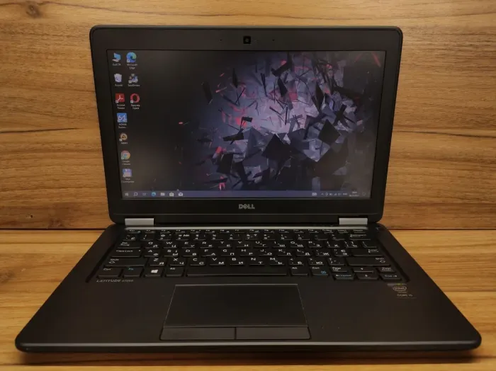 Нетбук Dell Latitude E7250 / 12.5" (1366x768) TN / Intel Core i5-5300U (2 (4) ядра по 2.3 - 2.9 GHz) / 8 GB DDR3 / 256 GB SSD / Intel HD Graphics 5500 / WebCam б/в - зображення 2