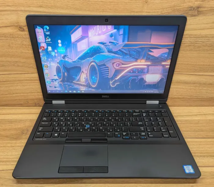 Ноутбук Dell Latitude E5570 / 15.6" (1366x768) TN / Intel Core i7-6820HQ (4 (8) ядра по 2.7 - 3.6 GHz) / 16 GB DDR4 / 512 GB SSD / AMD Radeon R7 M370, 2 GB GDDR5, 128-bit / HDMI / WebCam / Windows 10 б/в - зображення 2