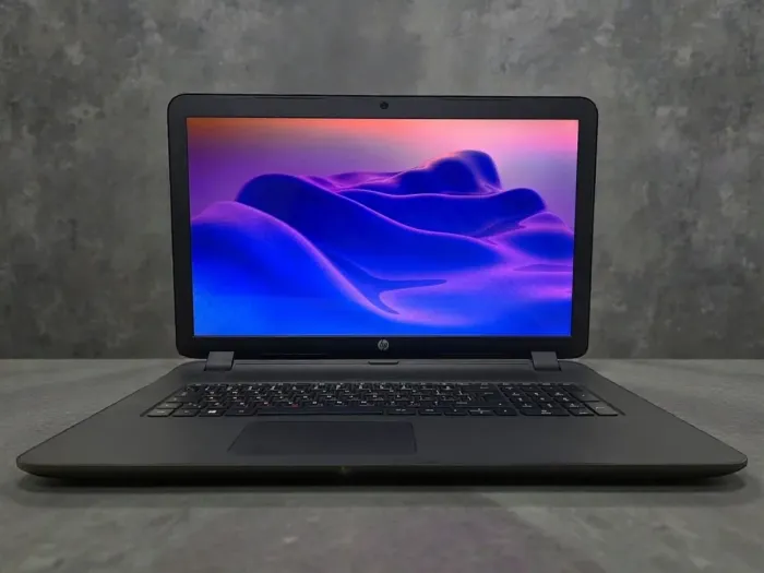 Ноутбук Б-клас HP 17-p023ng / 17.3" (1600x900) TN / AMD E1-6010 (2 ядра по 1.35 GHz) / 4 GB DDR3 / 120 GB SSD / AMD Radeon R2 Graphics / WebCam / DVD-ROM / Без АКБ б/в - изображение 2