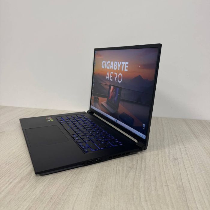 Ігровий ноутбук Gigabyte Aero X16 1WH / 16" (2560x1600) IPS / AMD Ryzen AI 7 350 (8 (16) ядер по 2,0 - 5,0 ГГц) / 32 ГБ DDR5 / 1000 ГБ SSD NVMe / nVidia GeForce RTX 5070, 8 ГБ GDDR7, 128-біт / Веб-камера б/в - зображення 5