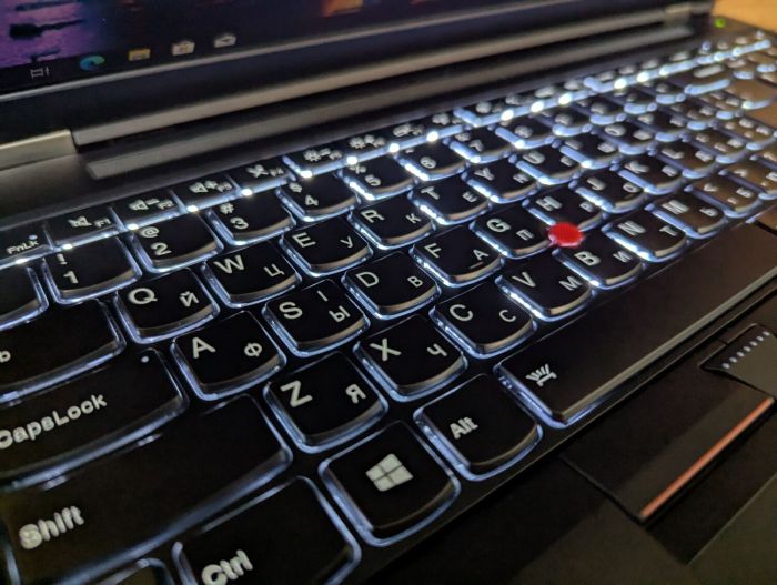 Мобільна робоча станція Lenovo ThinkPad P50 / 15.6" (1920x1080) IPS / Intel Core i7-6820HQ (4 (8) ядра по 2.7 - 3.6 GHz) / 32 GB DDR4 / 480 GB SSD / nVidia Quadro M2000M, 4 GB GDDR5, 128-bit / WebCam / TouchID / Windows 10 б/в - зображення 6