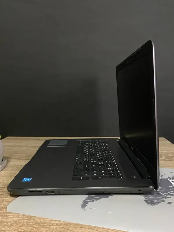 Ноутбук Dell P32E / 17.3" (1600x900) TN / Intel Pentium 4415U (2 (4) ядра по 2.3 GHz) / 4 GB DDR3 / 240 GB SSD / Intel HD Graphics 610 / WebCam / Win 10 / АКБ не тримає б/в - зображення 4