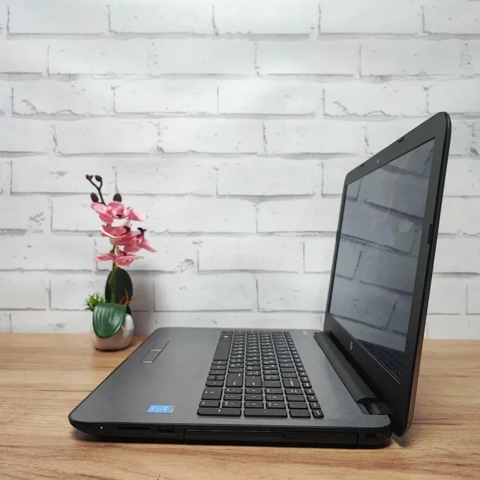 Ноутбук HP 15-ac121nd / 15.6" (1366x768) TN / Intel Core i3-5005U (2 (4) ядра по 2.0 GHz) / 8 GB DDR3 / 128 GB SSD / Intel HD Graphics 5500 / WebCam / DVD-ROM б/в - зображення 6