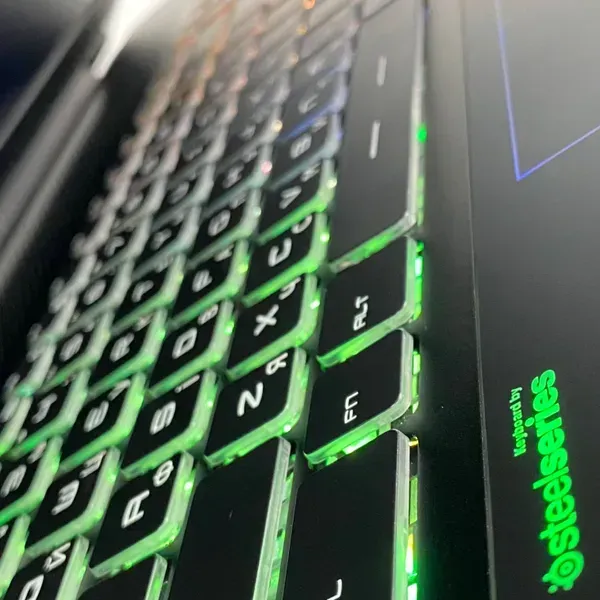 Мобільна робоча станція Б-клас MSI WT72 6QK / 17.3" (1920x1080) IPS / Intel Core i7-6820HK (4 (8) ядра по 2.7 - 3.6 GHz) / 32 GB DDR4 / 128 GB SSD + 1000 GB HDD / nVidia Quadro M5500, 8 GB GDDR5, 256-bit / WebCam / HDMI б/в - зображення 6