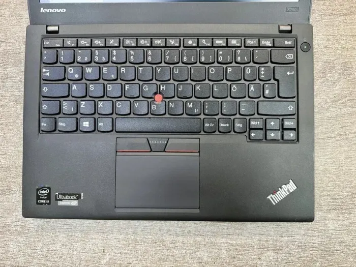 Нетбук Lenovo ThinkPad X250 / 12.5" (1366x768) TN / Intel Core i5-4300U (2 (4) ядра по 1.9 - 2.9 GHz) / 8 GB DDR3 / 256 GB SSD / Intel HD Graphics 5500 / WebCam / Win 10 / Дві АКБ б/в - зображення 3