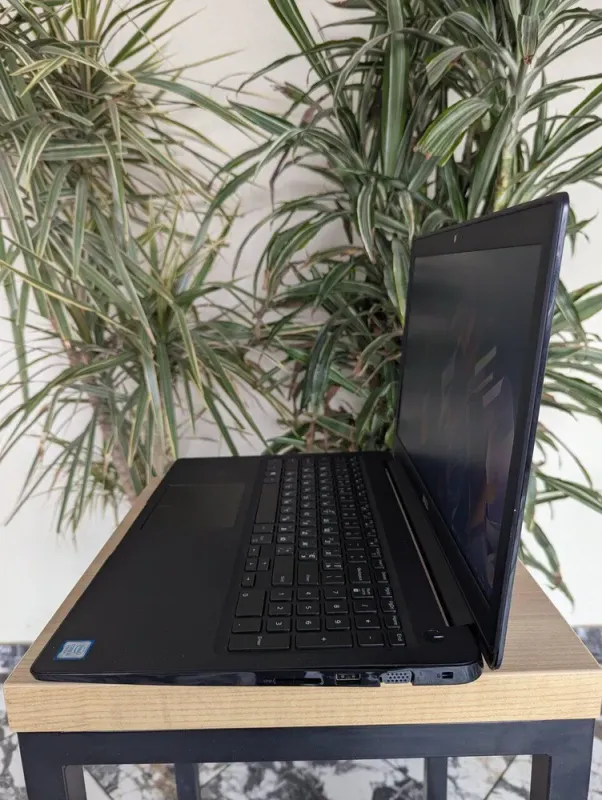 Ноутбук Б-клас Dell Latitude 3500 / 15.6" (1920x1080) TN / Intel Core i5-8265U (4 (8) ядра по 1.6 - 3.9 GHz) / 16 GB DDR4 / 256 GB SSD / Intel UHD Graphics 620 / WebCam б/в - зображення 6