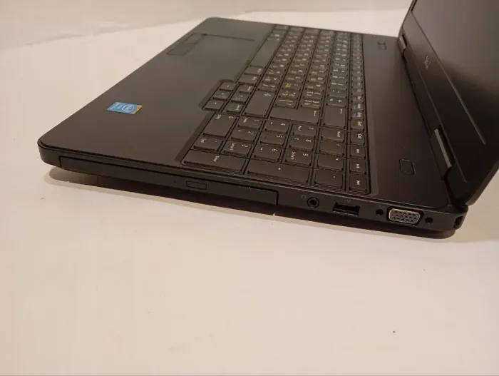 Ноутбук Б-клас Dell Latitude E5540 / 15.6" (1366x768) TN / Intel Core i5-4310U (2 (4) ядра по 2.0 - 3.0 GHz) / 8 GB DDR3 / 256 GB SSD / Intel HD Graphics 4400 / WebCam / DVD-RW б/в - зображення 5