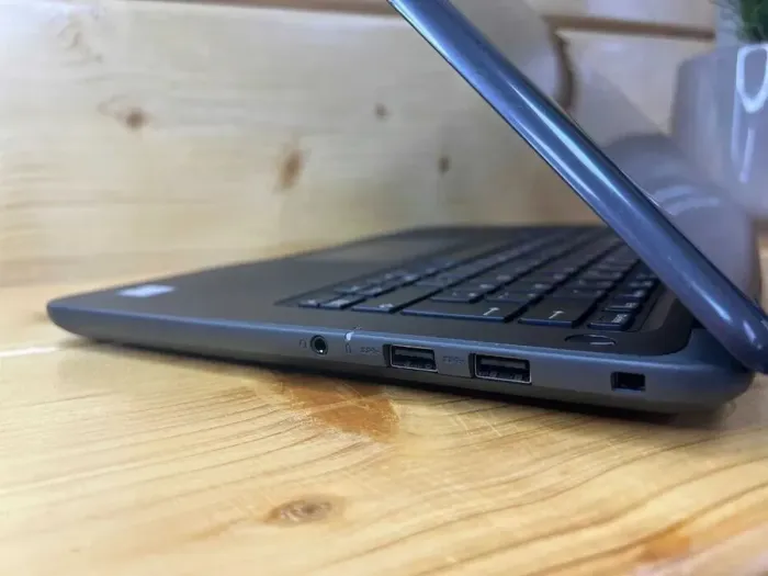 Ноутбук Dell Latitude 3380 / 13.3" (1366x768) TN / Intel Core i3-6006U (2 (4) ядра по 2.0 GHz) / 8 GB DDR4 / 128 GB SSD / Intel HD Graphics 520 / WebCam / HDMI / Windows 10 Pro  б/в - зображення 11