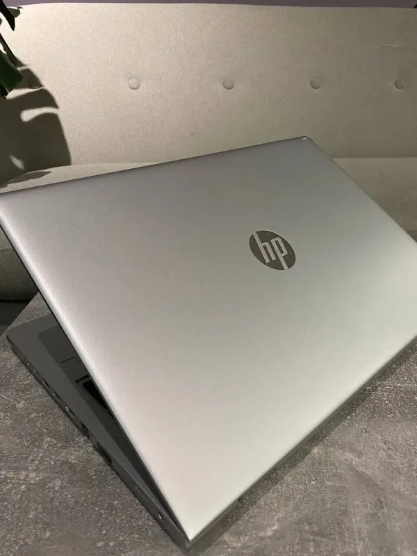 Ноутбук Б-клас HP ProBook 650 G6 / 15.6" (1920x1080) IPS / Intel Core i5-8265U (4 (8) ядра по 1.6 - 3.9 GHz) / 16 GB DDR4 / 256 GB SSD M.2 / Intel UHD Graphics 620 / WebCam / DVD-ROM / Win 11 б/в - зображення 3