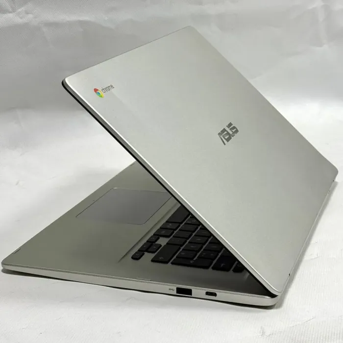 Ноутбук Б-клас Asus ChromeBook C523NA-EJ0123 / 15.6 (1920x1080) TN / Intel Celeron N3350 (2 ядра по 1.1 - 2.4 GHz) / 4 GB DDR4 / 64 GB eMMC / Intel HD Graphics 500 / WebCam / ChromeOS б/в - зображення 6