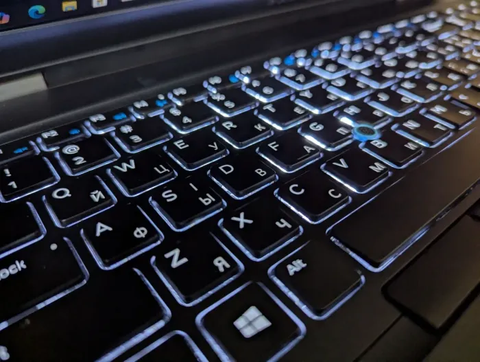 Ноутбук Б-клас Dell Latitude 5580 / 15.6" (1920x1080) IPS / Intel Core i5-7300U (2 (4) ядра по 2.6 - 3.5 GHz) / 16 GB DDR4 / 512 GB SSD / Intel HD Graphics 620 / WebCam / HDMI / Windows 10 б/в - зображення 7