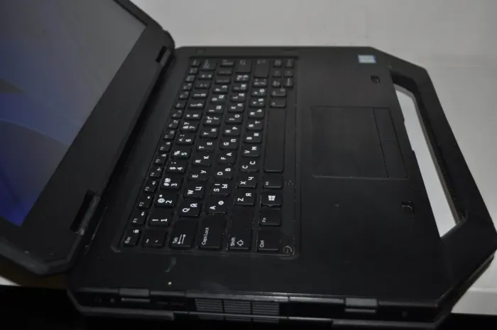 Захищений ноутбук Б-клас Dell Latitude 5414 Rugged / 14" (1366x768) TN / Intel Core i5-6300U (2 (4) ядра по 2.4 - 3.0 GHz) / 8 GB DDR4 / 240 GB SSD / Intel HD Graphics 520 / WebCam / Windows 11 Pro б/в - зображення 9