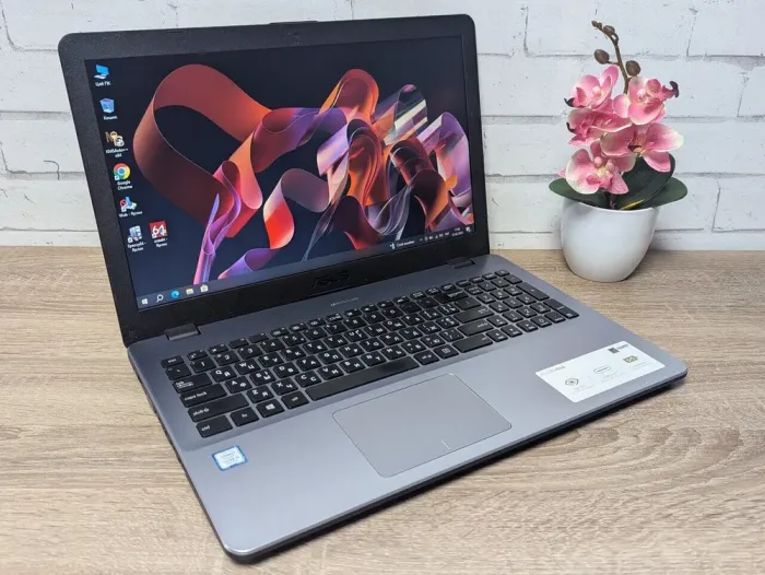 Ноутбук Б-клас Asus VivoBook X542U / 15.6" (1366x768) TN / Intel Core i3-7100U (2 (4) ядра по 2.4 GHz) / 8 GB DDR4 / 128 GB SSD + 500 GB HDD / Intel HD Graphics 620 / WebCam б/в - зображення 4