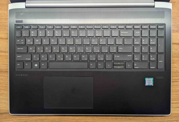 Ноутбук Б-клас HP ProBook 450 G5 / 15.6" (1920x1080) IPS / Intel Core i3-6006U (2 (4) ядра по 2.0 GHz) / 8 GB DDR4 / 256 GB SSD / Intel HD Graphics 520 / WebCam / Fingerprint / Windows 10 б/в - зображення 4
