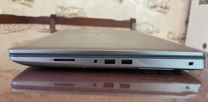 Робоча станція Б-клас Dell Precision 7550 / 15.6" (1920x1080) IPS / Intel Core i7-10850H (6 (12) ядер по 2.7 - 4.9 GHz) / 32 GB DDR4 / 1000 GB SSD + 1000 GB SSD + 1000 GB SSD / nVidia Quadro RTX 4000, 8 GB GDDR6, 256-bit / WebCam б/в - зображення 7