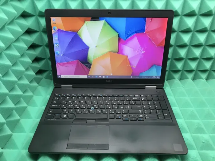 Ноутбук Б-клас Dell Latitude E5570 / 15.6" TN / Core i5-6200U (2(4) ядра по 2.3-2.8GHz) / 8GB DDR4 / 256GB SSD / HD Graphics 520 / WebCam / HDMI / Win 10 б/в - зображення 2