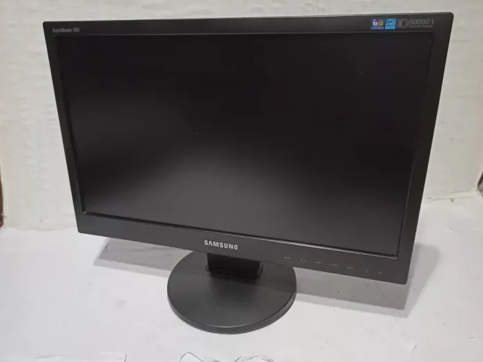 Комплект ПК: Fujitsu Esprimo E500 E85+ SFF/Intel Core i3-2100 (2(4) ядра по 3.1 GHz)/8 GB DDR3/250 GB HDD/Intel HD Graphics 2000/DVD-ROM+ Монітор 19" (1366x768) TN /1x VGA/VESA 75x75 б/в - зображення 4