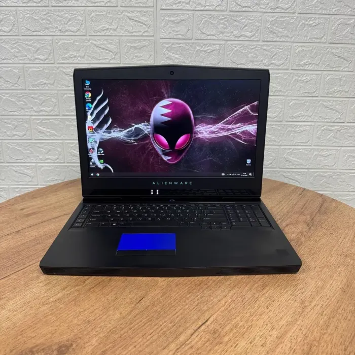 Ігровий ноутбук Dell Alienware 17 R3 / 17.3" (3840x2160) IPS / Intel Core i7-6820HQ (4 (8) ядра по 2.7 - 3.6 GHz) / 16 GB DDR4 / 500 GB SSD / nVidia GeForce GTX 1070, 8 GB GDDR5, 256-bit / WebCam б/в - зображення 2