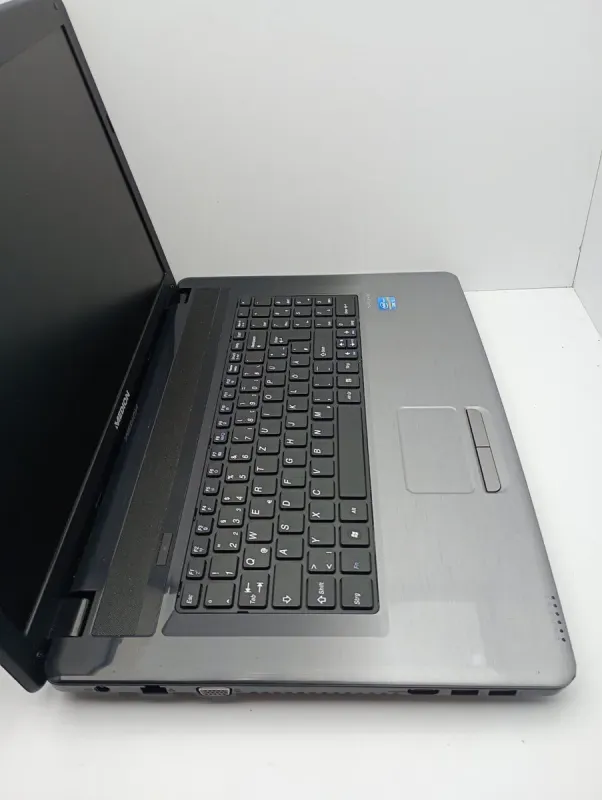 Ноутбук Acer Medion E7222 / 17.3" (1600x900) TN / Intel Core i3-2370M (2 (4) ядра по 2.4 GHz) / 6 GB DDR3 / 750 GB HDD / Intel HD Graphics 3000 / WebCam б/в - зображення 4