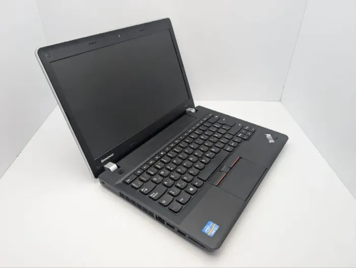 Ноутбук Lenovo ThinkPad E330 / 13.3" (1366x768) TN / Intel Core i3-3120M (2 (4) ядра по 2.5 GHz) / 6 GB DDR3 / 250 GB HDD / Intel HD Graphics 4000 / WebCam / АКБ не тримає заряд б/в - зображення 5